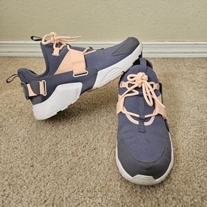 Nike Air Huarache City LowLight Carbon (Women's) 9